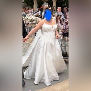 Elegant Off-Shoulder ivory  Wedding Gown-